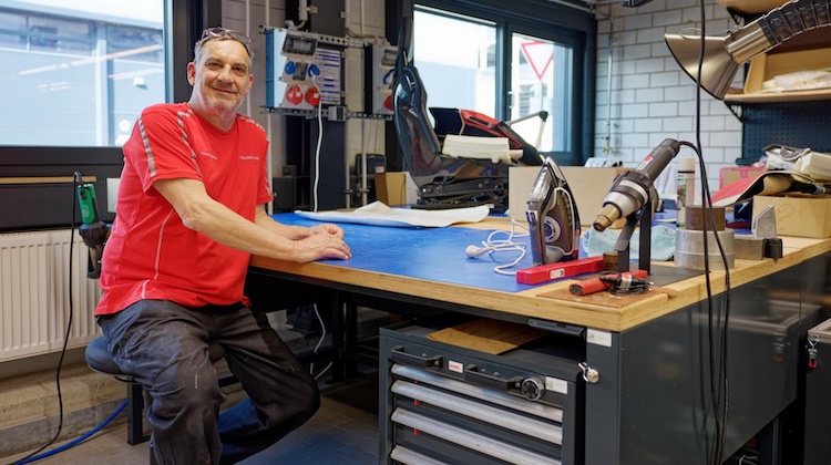 The Hog Ring - A Porsche Master Upholsterer is Retiring After 40 Years