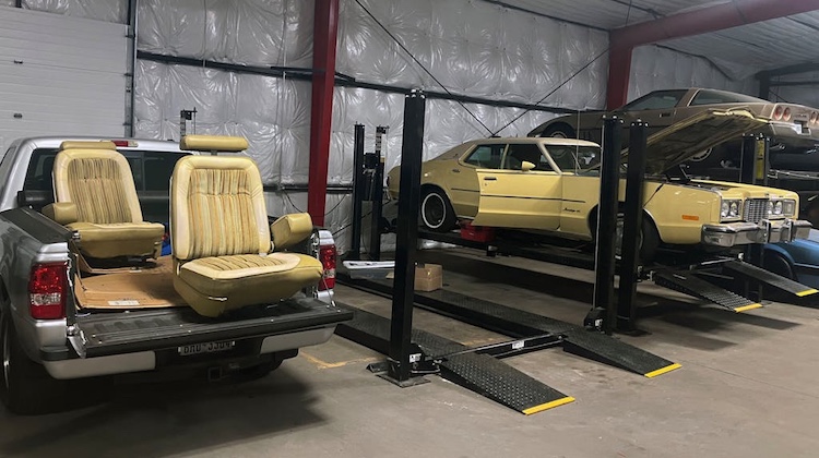 The Hog Ring - A Journalist Visited an Upholstery Shop and Wrote a Love Letter to the Trade